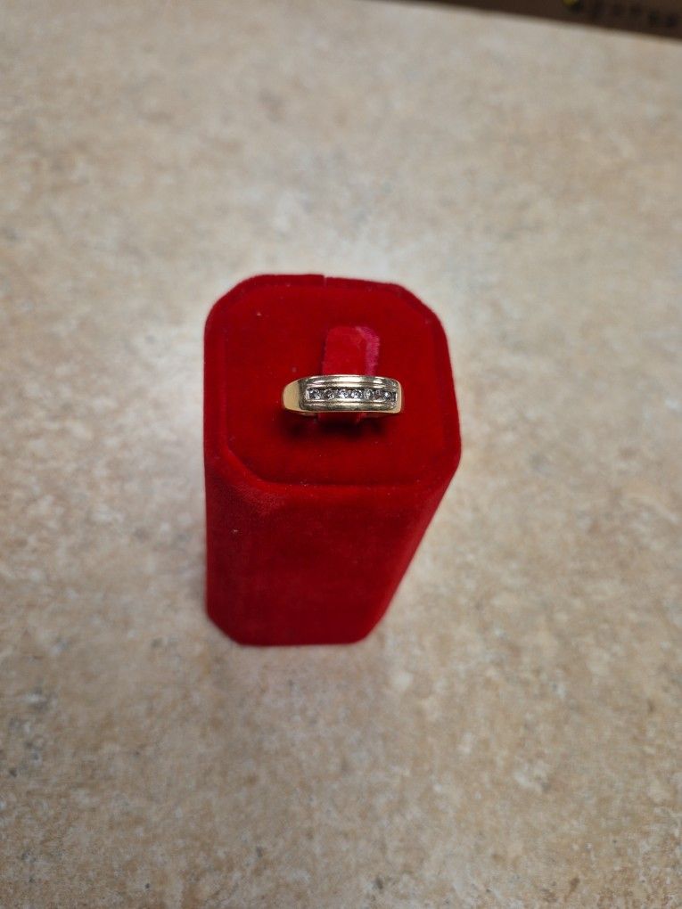 14k Yellow Gold 7 Diamond Men's Band