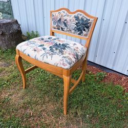Lovely Quilted Cushioned Low Back Parlor Chair