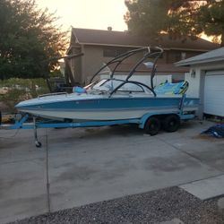 Tige Boat