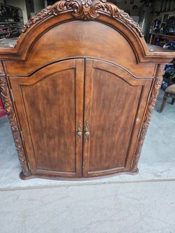 TOP WARDOBE/TV STAND