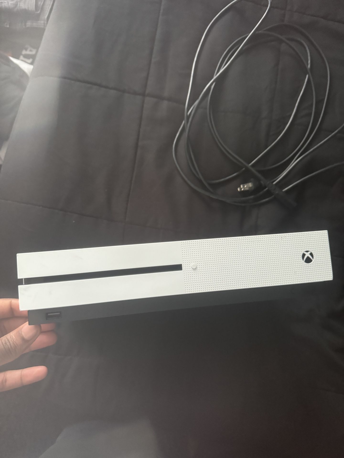 Xbox one s (2 Controllers)