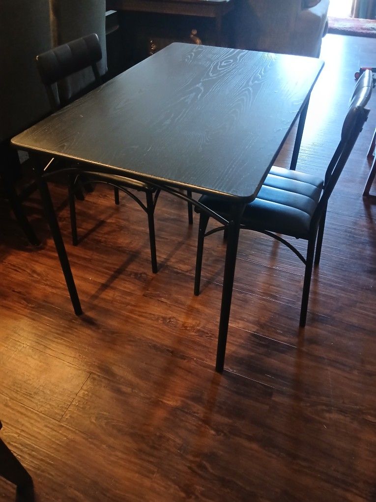 Dining Set w/2 Chairs And Table