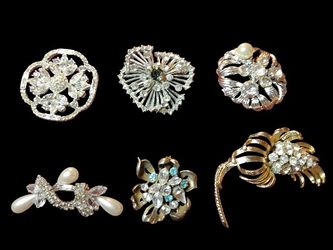 Six Vintage Brooches 