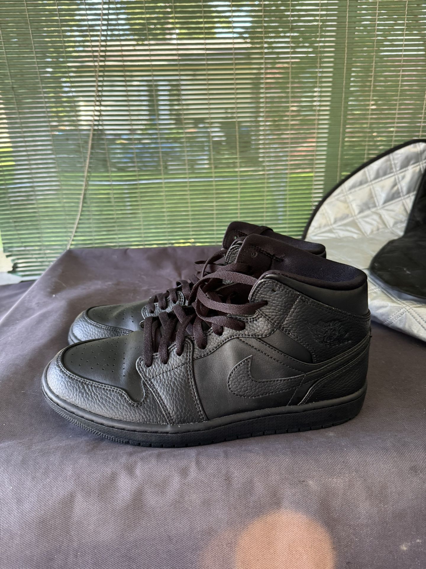 all black jordan 1s