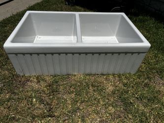 Farmhouse Kitchen Sink 32.75 x 20