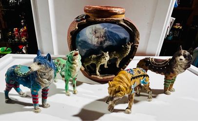 Westland Call of the Wolf Figurine Collection with Decorative Display Jar