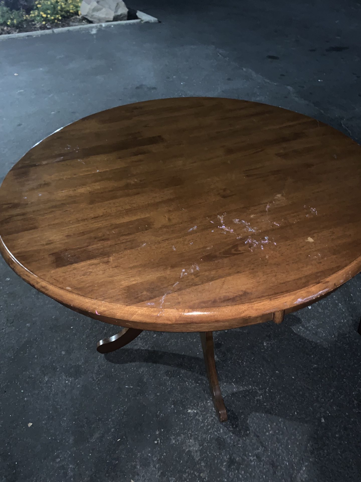 Brannan Furniture Round Single Pedestal Dining Table