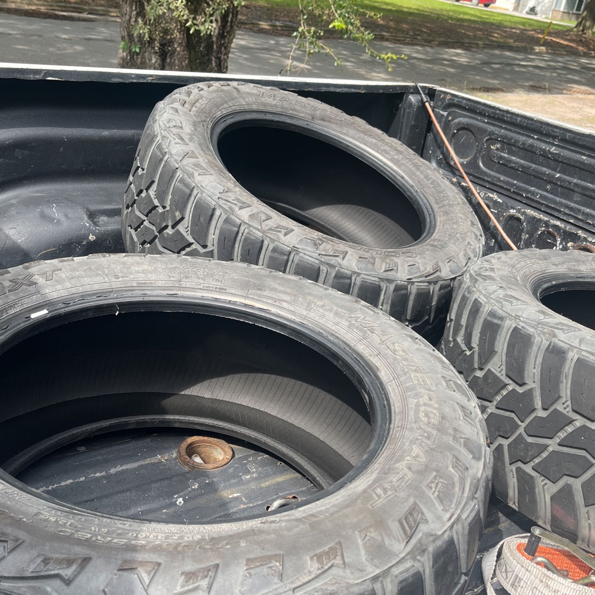 3 Tires 305 55 R20
