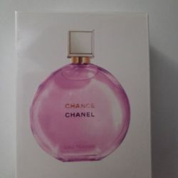 Beautiful women's perfume