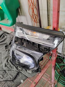 2021-2023 Chevy trailblazer rt passenger side headlight
