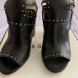 Women Shoes Size 5.5