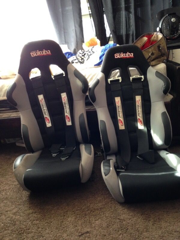Tsukuba racing seats 5 point harnases