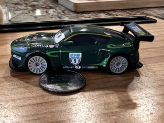 DISNEY PIXAR CARS NIGEL GREEN DIECAST CAR - LIKE NEW