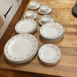 Noritake China-Glenwood 24 Pieces