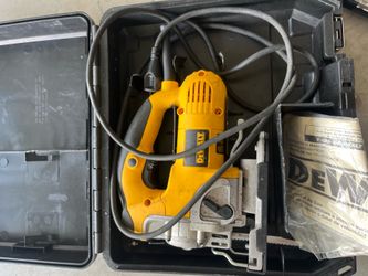 Dewalt corded Jigsaw w/blade set Like New