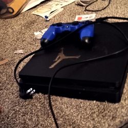 PLAYSTATION 4 (NEGOTIABLE)