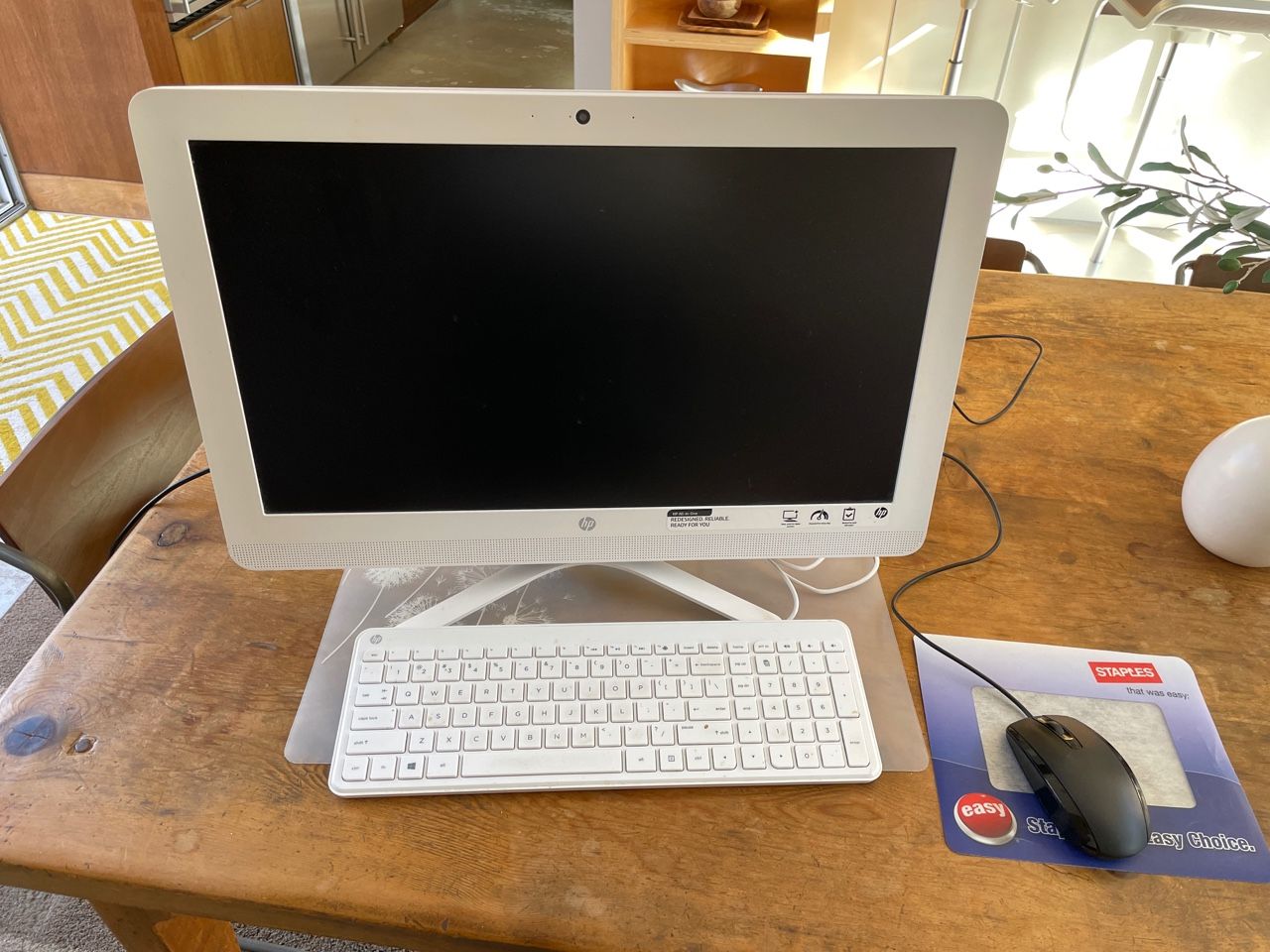 HP 22-b226 All-In-One Desktop Computer