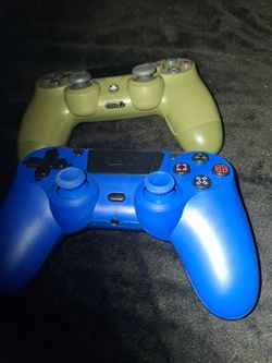 2 ps4 controllers