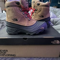 Brand New Kids Size 3 North Face Snow Boots