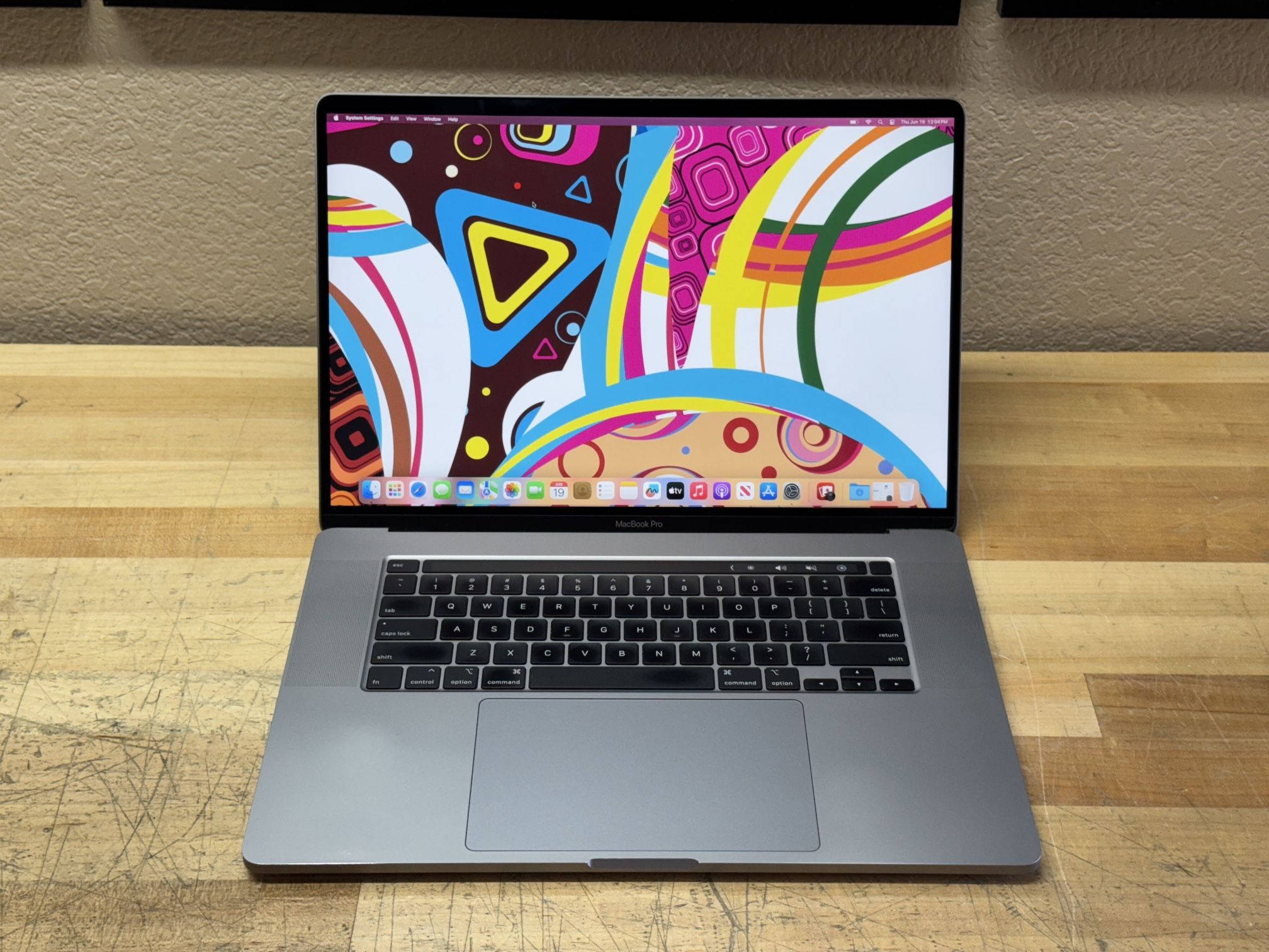 2019 16” MacBook Pro - 2.6 GHz i7 - 16GB - 500GB SSD