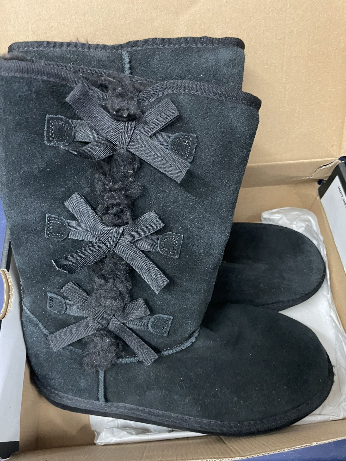 koolaburra by ugg boots. Size 5