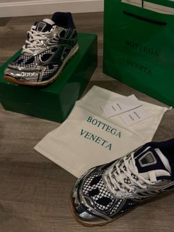 Navy blue bottegas