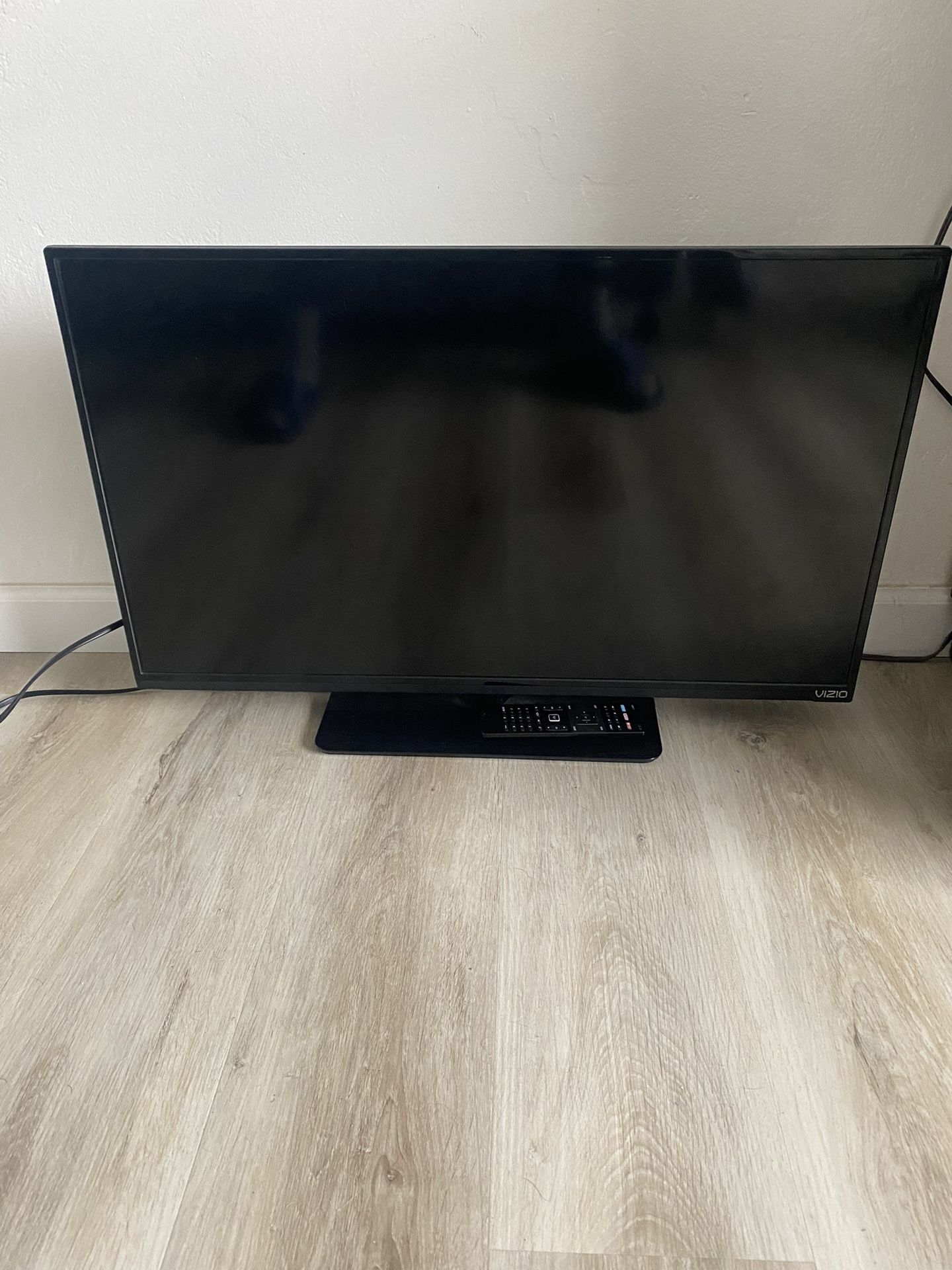 32 Inch Vizio TV Model Number e320 b2 With remote and power cord
