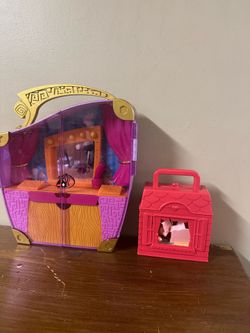 Two carry along playsets play houses with accessories
