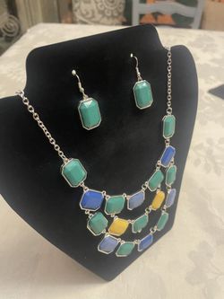 Northern Clover Chicklet Necklace and Green Earrings (New)