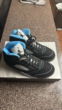 Jordan 5 Black University Blue size 13