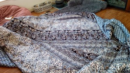 Queen size comforter