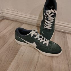 Nike SB Force Suede Green Size 9 Mens. 10.5 Womens 