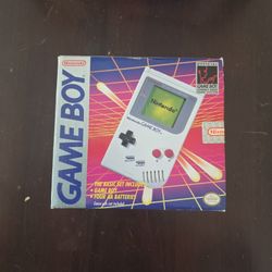 🔥 Sealed Original Nintendo Game Boy (Complete in Box, Batteries Included) – Collector’s Dream 🔥