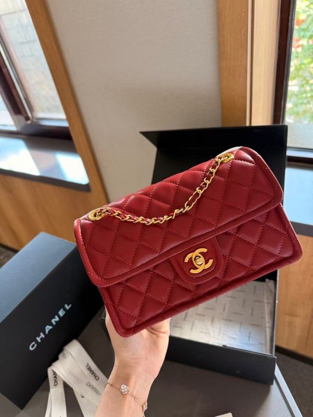 Elegant Red Shoulder Bag with Gold Chain