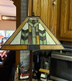 Tiffany-Style Stained Glass Table Lamp