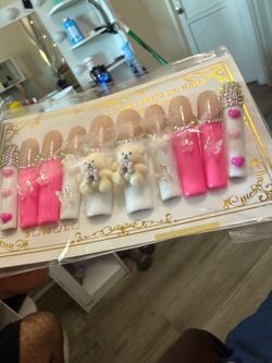 Press on nails