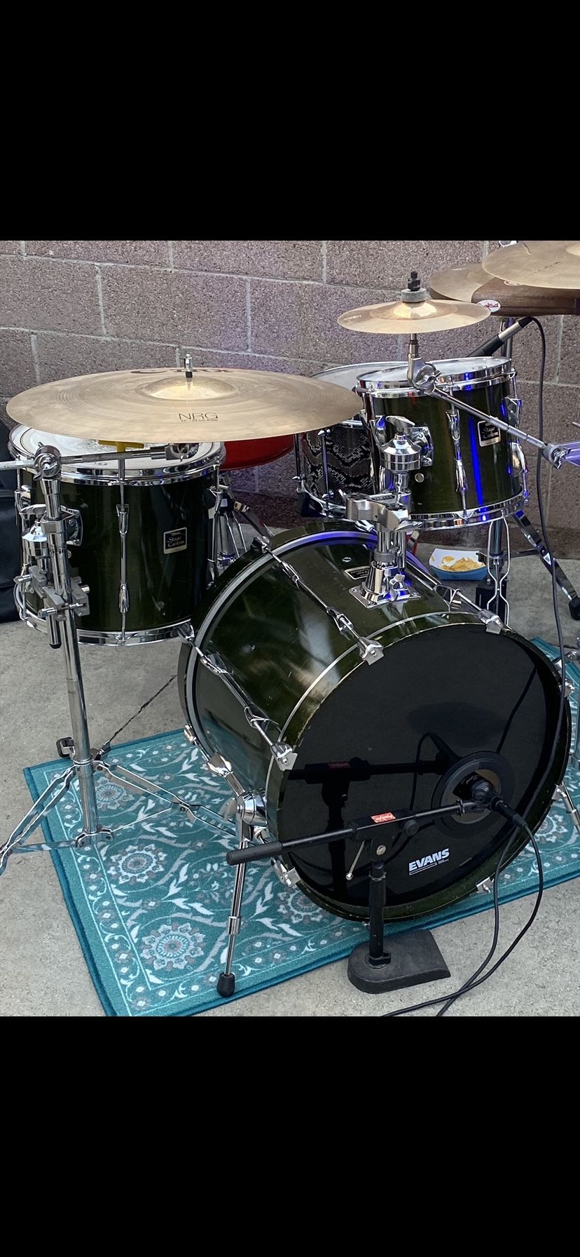 Yamaha stage custom drum set