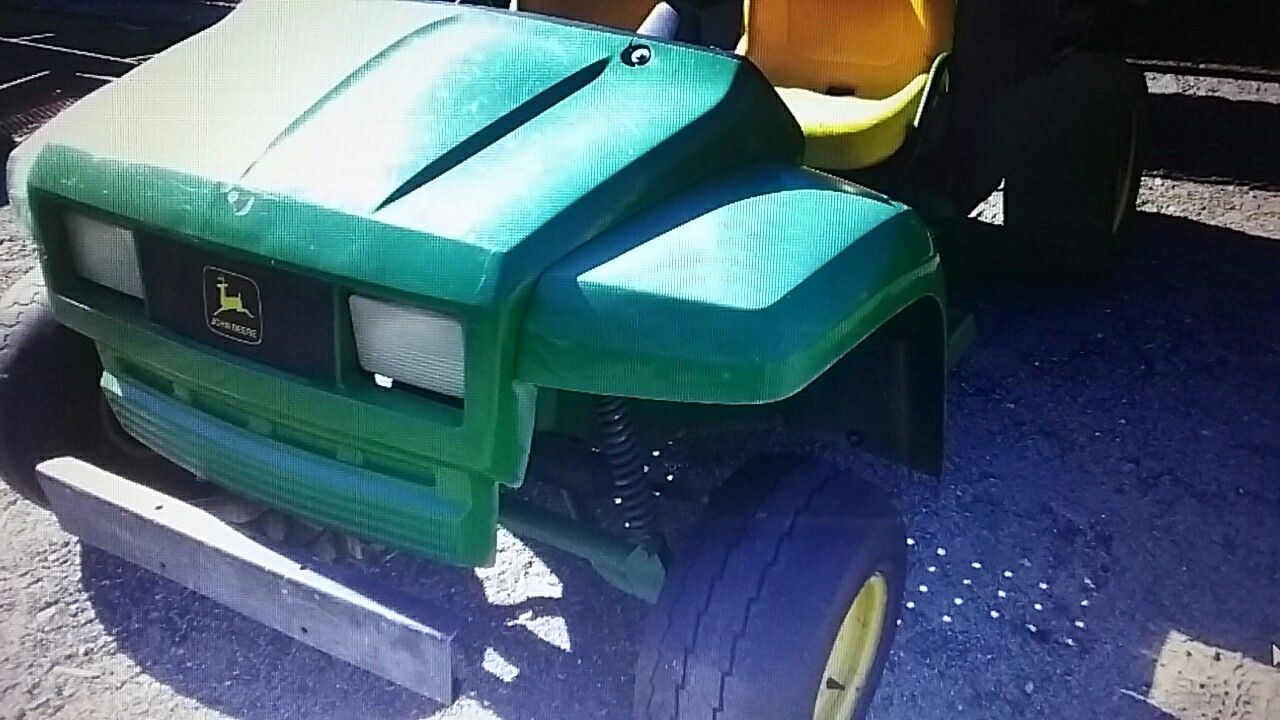 JOHN DEERE GATOR