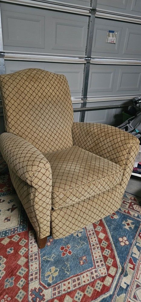 Recliner - Free