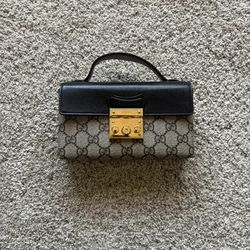 Gucci Shoulder Bag – Like New w/ Box & Dust Bag
