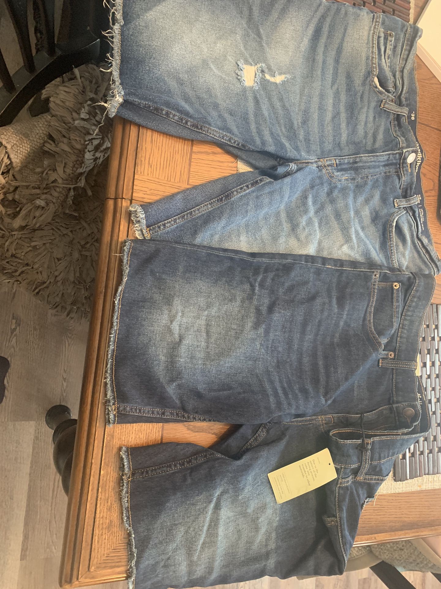 Denim Shorts Slim Fit NWT (2 Oncluded$