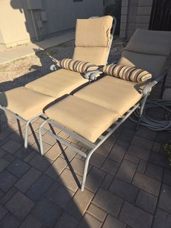 Set of 2 Outdoor Chaise Lounge Chairs