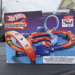 Hot Wheels Ultra Hots Turbo Tubes Track Set – NEW!