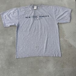 Grey New York Yankees Major League Baseball T-shirt size Large