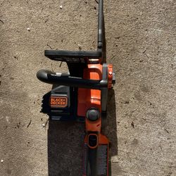 Chainsaw Black and Decker Battery charger Included