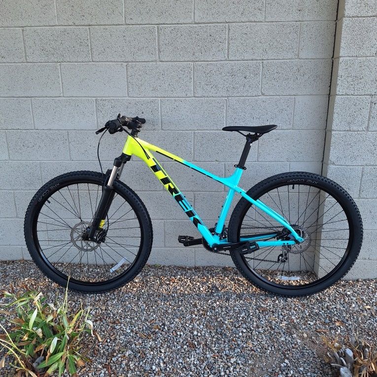 TREK MARLIN 5 GEN 2 MOUNTAIN BIKE 29 ER LIKE NEW ( CHECK MY OTHER