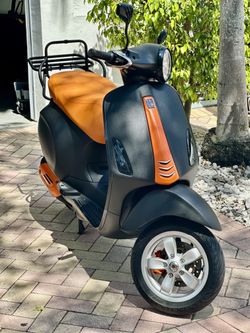 Vespa Primavera 50cc Black ops 