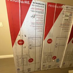 🔥🔥 Frigidaire 7.5 Mini Fridge ( Red )