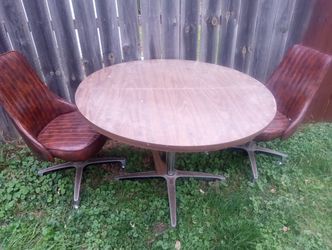 Oval Table And Chairs Good Condition $30.00