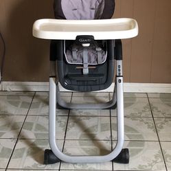 GRACO CONVERTIBLE  HIGH CHAIR 3 IN 1
